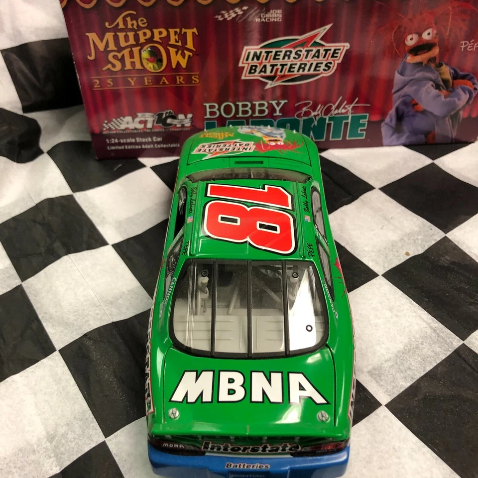 Bobby Labonte #18 Interstate Batterie Muppets 25th Anniv. 2002 Pontiac 1:24 - Immagine 4 di 4