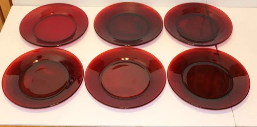 Set Of  SIX Anchor Hocking  Royal Ruby Red Dinner Plates 9”