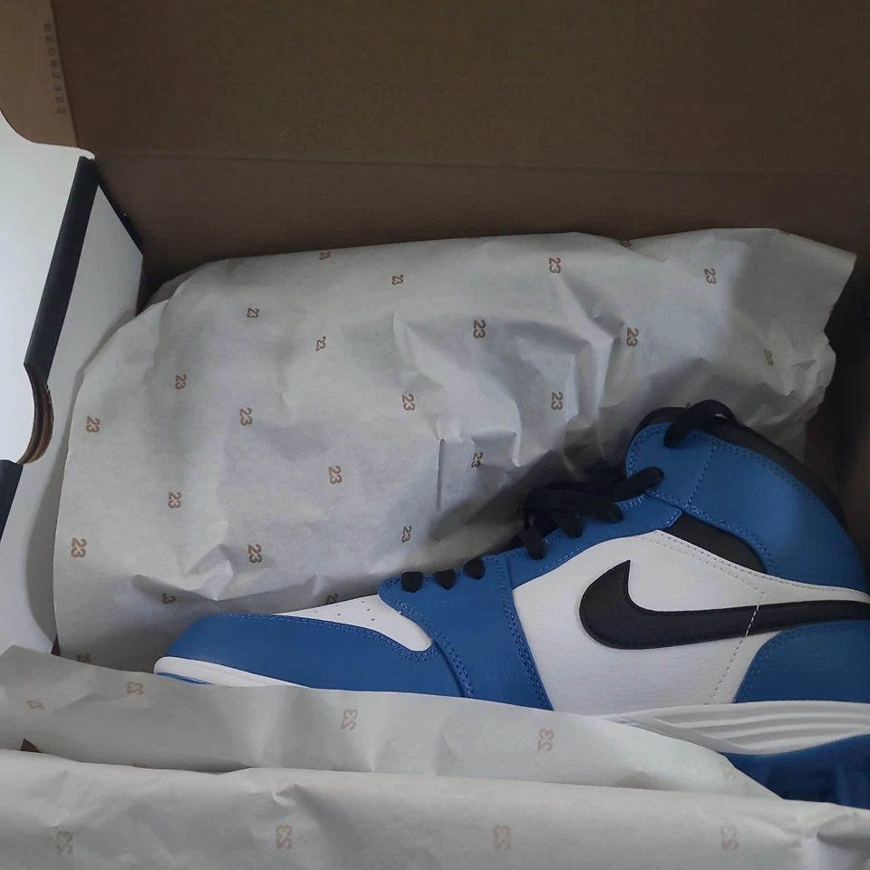 NUEVO AUTÉNTICO BOTÍN DE FÚTBOL NIKE AIR JORDAN 1 MID TD PARA HOMBRE "GAME ROYAL" EE. UU. 10 Foto 2 de 4