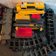 Caterpillar CAT Construction Express Motorized Toy Train Set 16 Pc Track WORKS