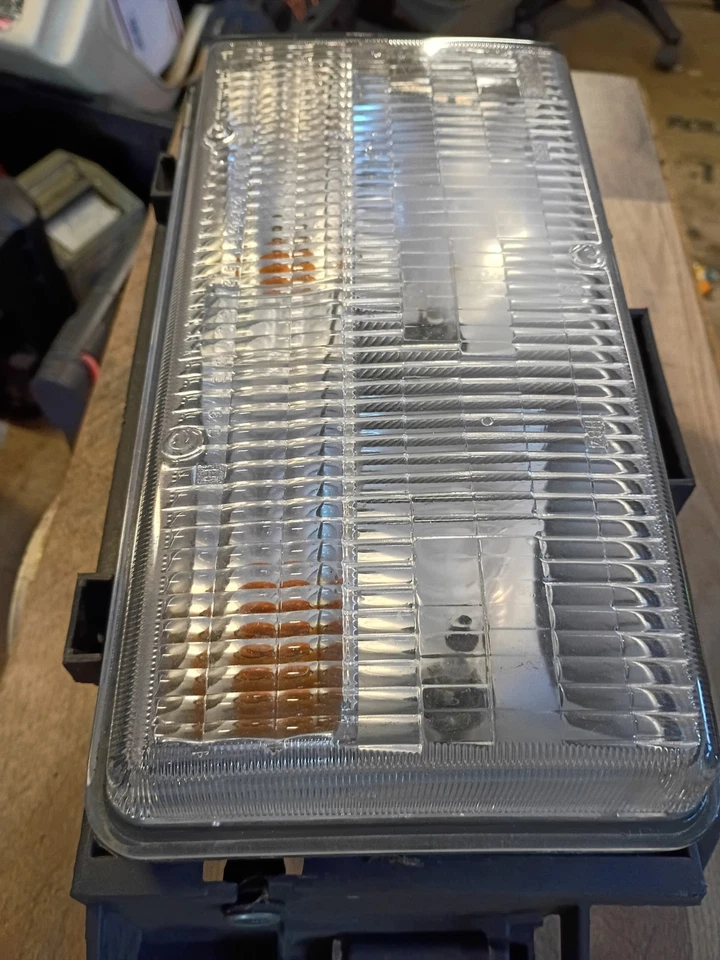 Conjunto de faros laterales izquierdo/conductor Cadillac Fleetwood Brougham 1994-96  Foto 2 de 4