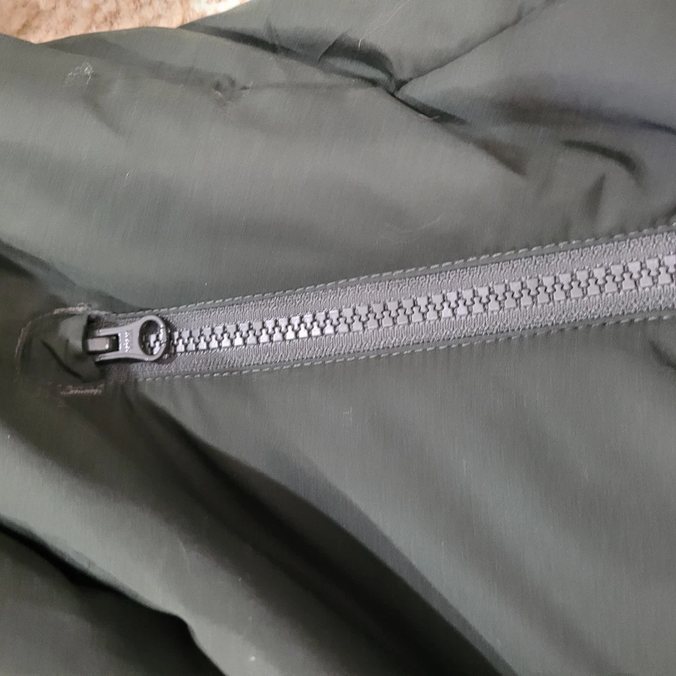 Chaqueta ligera acolchada Merrell-Mens verde bosque bolsillo interno mediano usada Foto 4 de 4