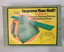 Vintage Oscar Jr. Electronic Putting Partner with putting green (C38)