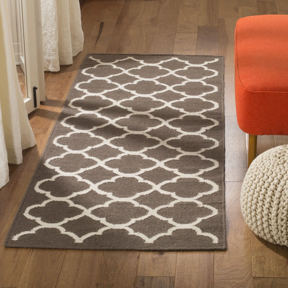 SAFAVIEH Dhurries DHU627C Handwoven Brown / Ivory Rug - Image 3 of 4