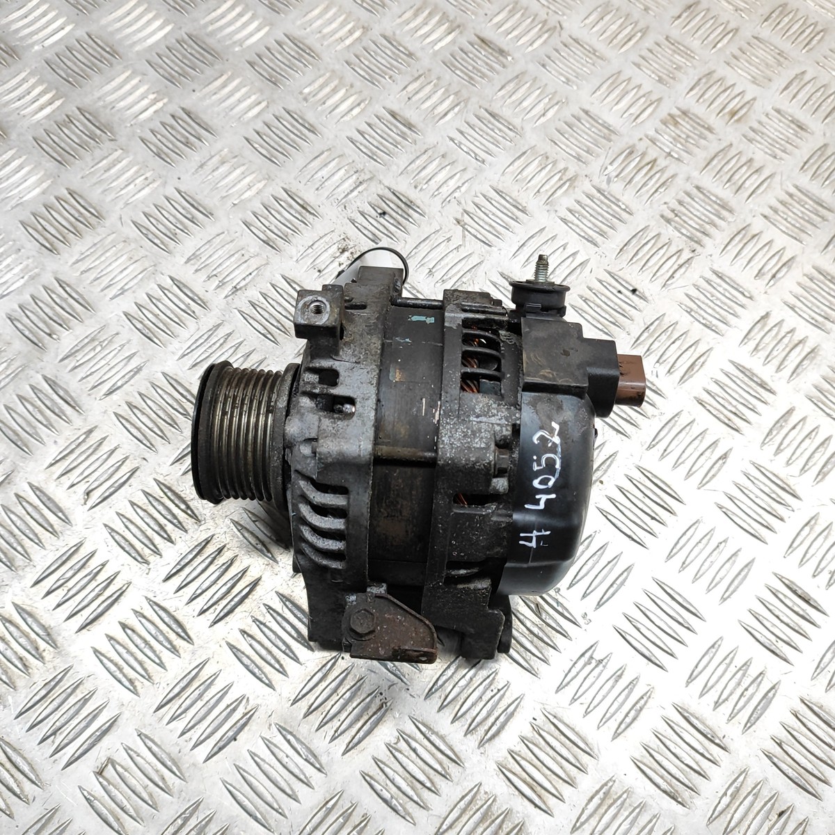 バイイー TOYOTA LAND CRUISER J15 Alternator Generator 27060-11350 2.8