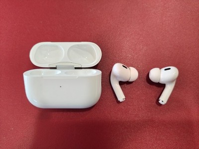 Apple AirPods Pro 2nd Generation with MagSafe Wireless Charging Case (USB C)...