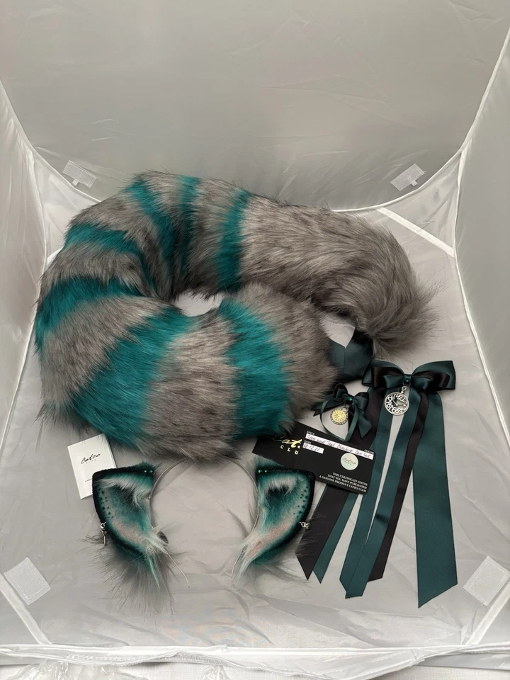 JUEGO GATO CHESHIRE CATZO CLUB GRIS Y VERDE AZULADO - JUEGO OREJAS Y COLA DE GATO PELUDO  Foto 2 de 4