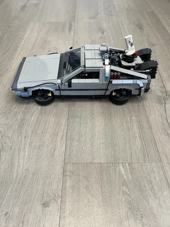 LEGO Icons 10300 Back to the Future Time Machine, photo 2 of 5