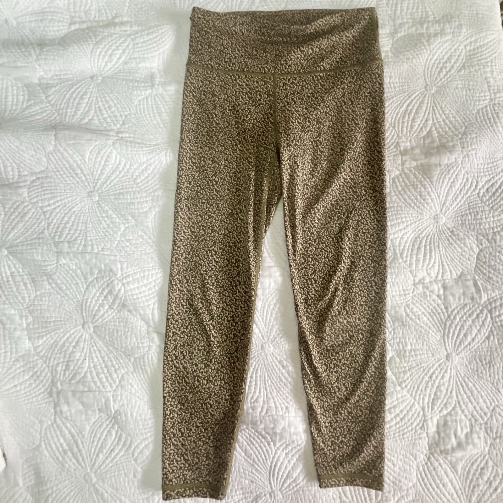 GAP Fit Eclipse Butter Material Multi green dot  … - image 2