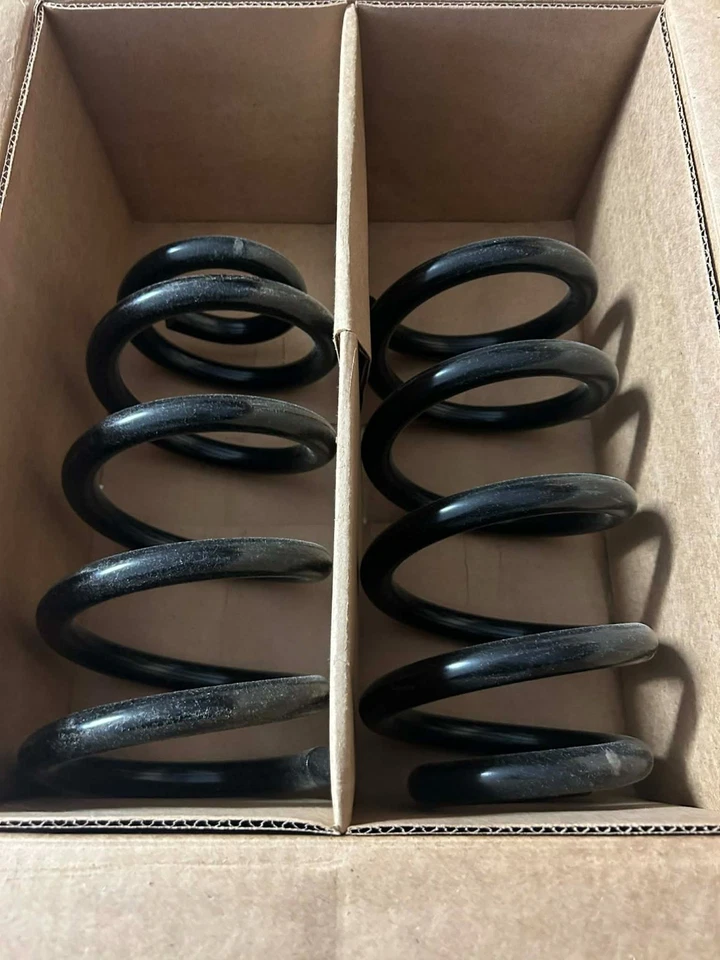 Juego de muelles helicoidales delanteros Moog 81774 para Chevy Suburban Silverado 1500 GMC Sierra Foto 2 de 3