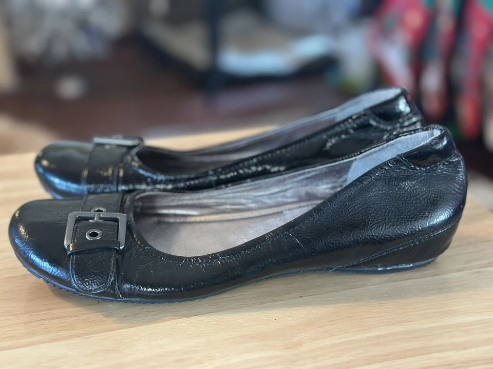 Женские туфли-бульоны ECCO из черной лакированной кожи с круглым носком и пряжкой размер 39 - Изображение 3 из 4