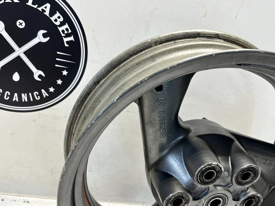 Rueda trasera Ducati 600-750 SS Supersport Monster 3 radios Brembo 17x4,5 plateada Foto 2 de 4