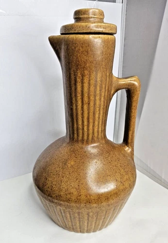 MCM MONMOUTH PITCHER Ribbed Pottery Brown Maple Leaf w/Lid USA 10.5" VTG