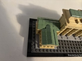 LEGO ARCHITECTURE: Brandenburg Gate (21011) - complete, no box, no instructions