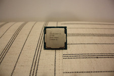 Intel Core i5-7500 Processor 3.5 GHZ, SR335, X748D161  Works Surface Scratched