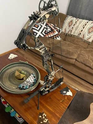 Hoyt Ventum Pro 33 kuiu vias riser and limbs 60-70 26-31
