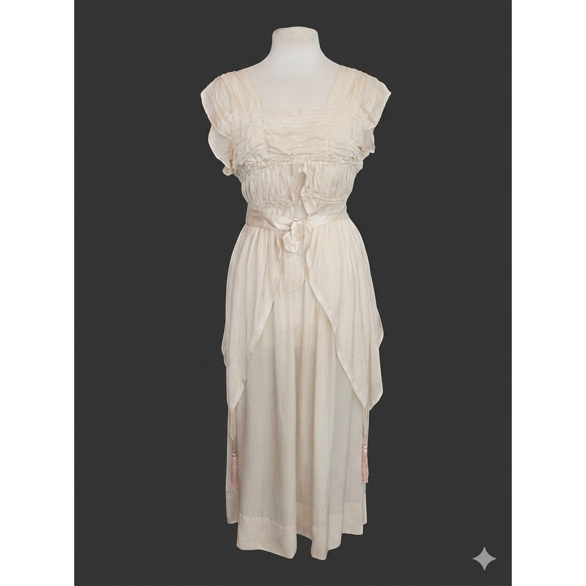dancing queen burgundy dress 9111 Navy / XS C: Ivory Color:wisteria This stunning gown features Brown Crew Socks for