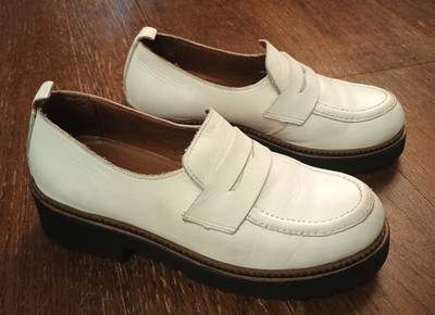 Bueno Galen White Penny Loafers Chunky Retro Platform 1.5'' heels Size 37 6.5 GUC