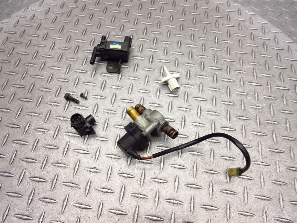 Honda CBR1100XX CBR1100 1999 97-00 Blackbird OEM válvulas de aire sensores lote probado Foto 2 de 4