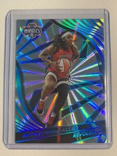 2022 Panini Revolution WNBA Sunburst #D /75 Myisha Hines-Allen #5