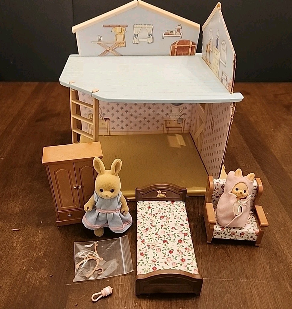 Vintage Maple Town Doll House Living Room Bedroom With Furniture