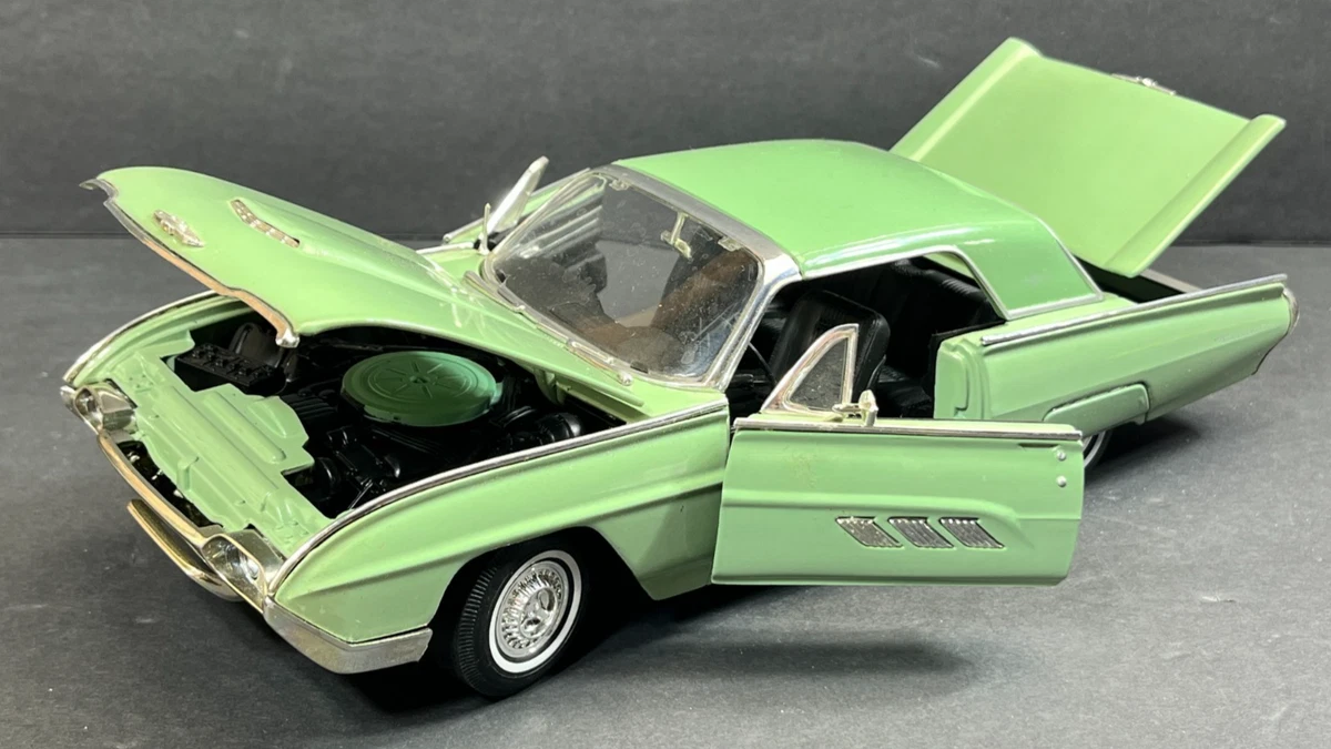 Anson Classic 1/18 Ford Thunderbird 1963 Argenté Réf 30334