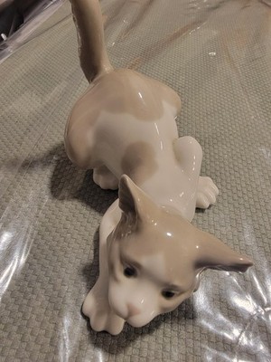 LLADRO Vintage Porcelain Cat Figurine ''Attentive Cat'' Rare Find From The 1980's