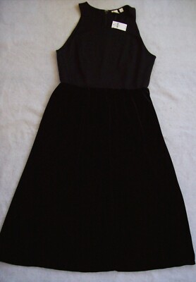 Woman 8 Petite: Nice NWT ~GAP~ BLACK DRESSY DRESS: Velvet Skirt (BELOW KNEE)