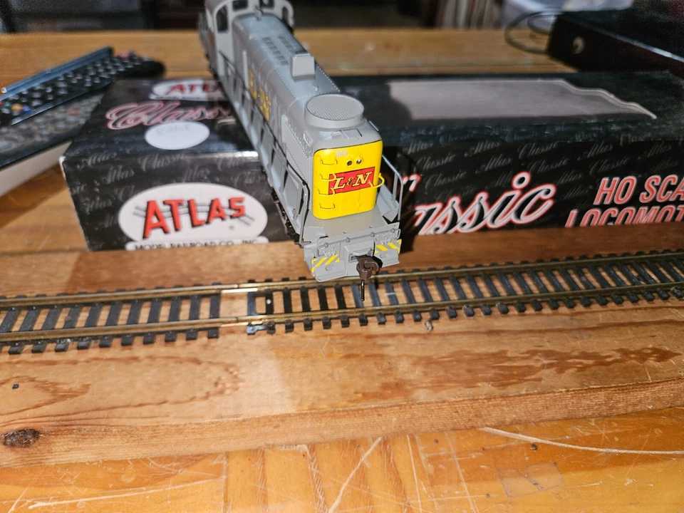ALCO RS-3 L&N DIESEL, ATLAS, HO GUAGE, RUNS EXCELLENTLY - Image 3 of 4