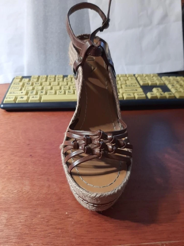 Mia 女式棕褐色绑带楔形凉鞋 8 码 Preloved — 第 3/4 张图片