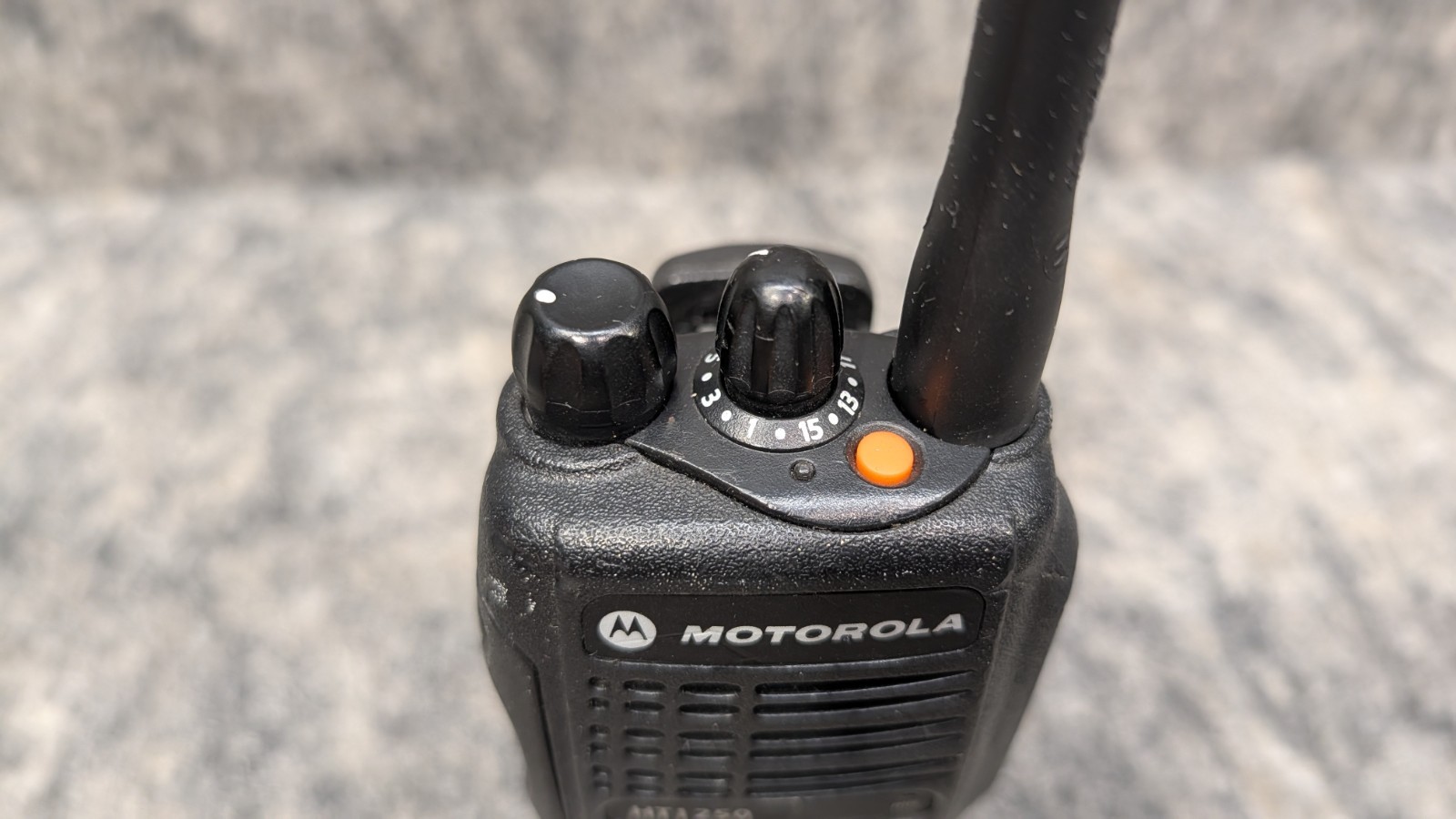 Motorola HT1250 VHF Two-Way Radios AAH25KDF9AA5AN with Battery