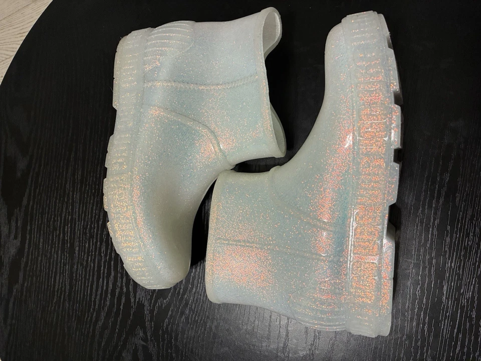 Botas UGG Drizlita Brillo Blanco Brillante Talla 8 Sin Caja Apenas Usadas Foto 2 de 4