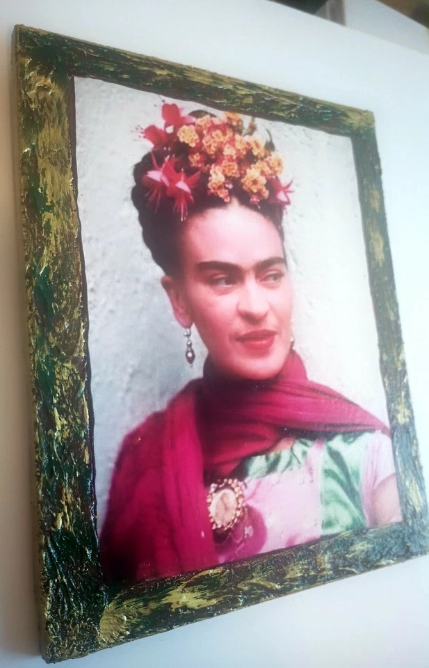 Imagen de Frida Kahlo sobre madera retablo 12" alto x 10" ancho b3 Foto 3 de 4