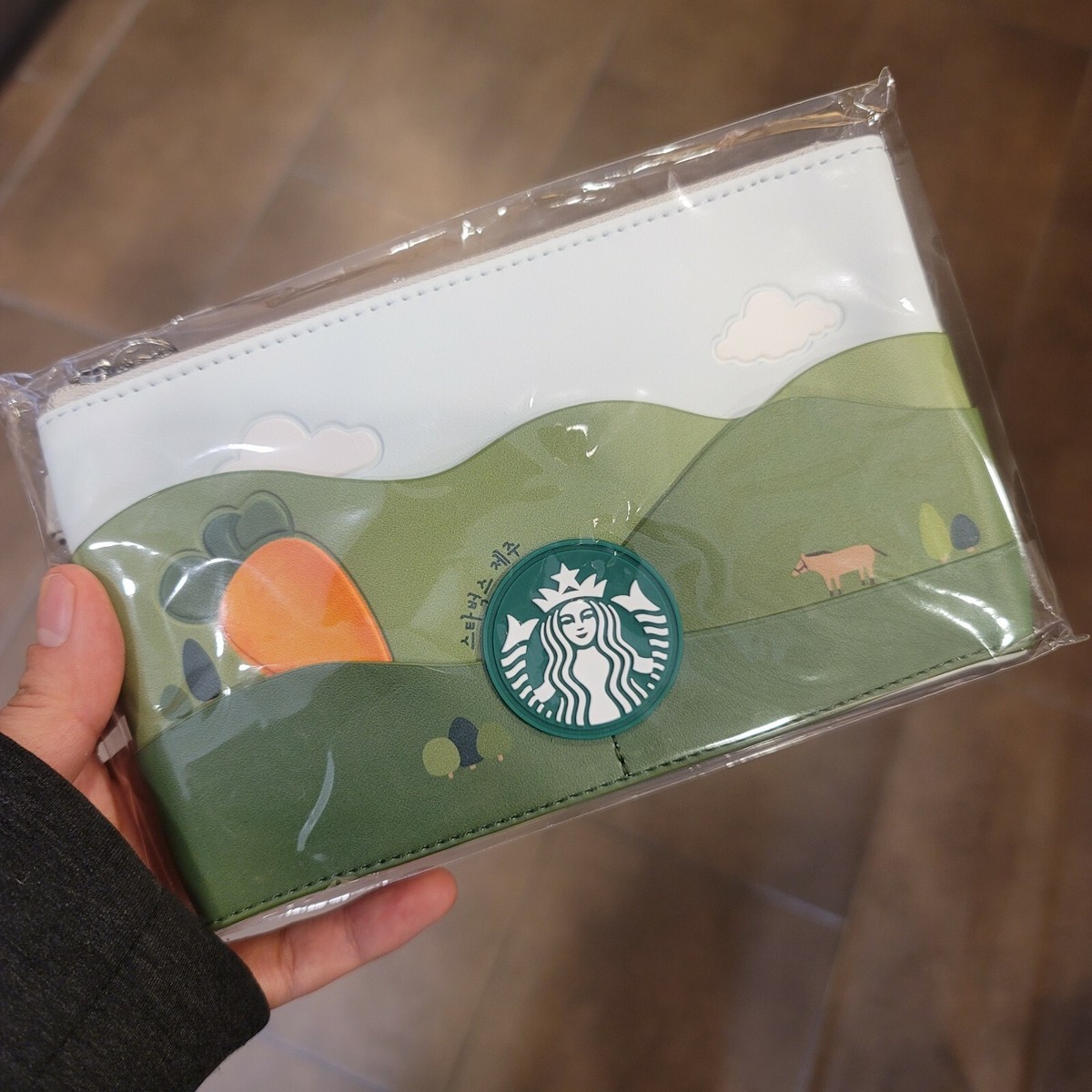【韓国スタバ】★済州 JEJU★Oreum Pouch ポーチ 韓国スタバ】☆済州 JEJU☆Oreum Pouch ポーチ (Starbucks
