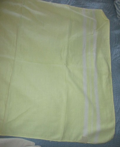 2 Yellow & White Flannel Baby Receiving Blankets - NOS 29" x 39" - Picture 2 of 3