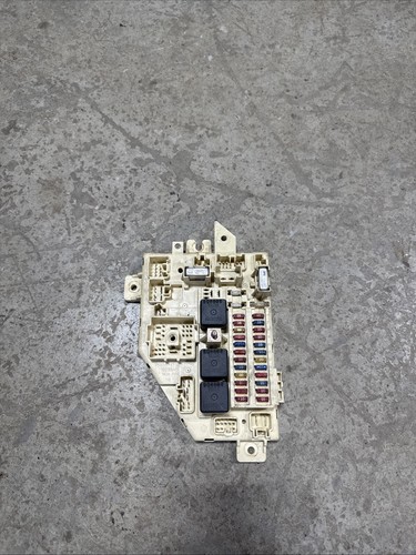 Jeep Cherokee XJ 97-01 Kick Panel Fuse Relay Body Module 56007573AE (M00)