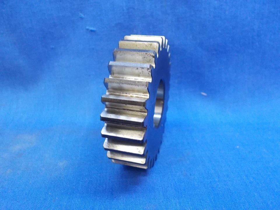 Kawasaki 13121-021. Engranaje de piñón primario OEM. Se adapta a Kawasaki S1 S2 KH250. Foto 2 de 4