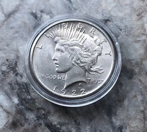 1922 SILVER PEACE DOLLAR IN STUNNING BU CONDITION!!
