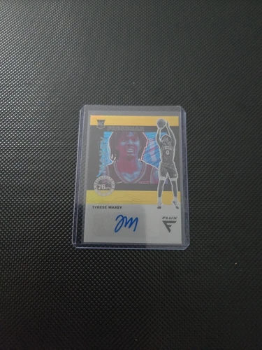 2020 Panini Flux Tyrese Maxey Freshman Signatures - Gold /10
