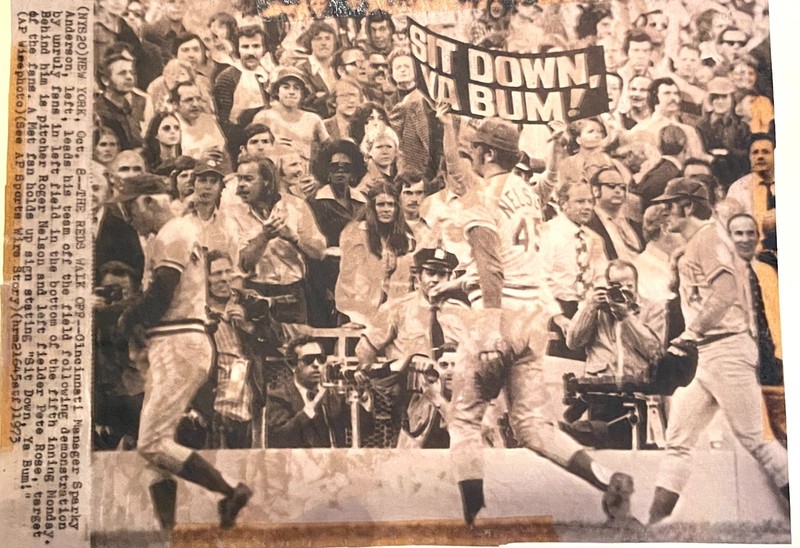 AP PHOTO OF CINCINNATI'S SPARKY ANDERSON LEADING PLAYERS OFF FIELD