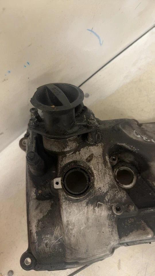 2005-2011 VOLVO XC90 ENGINE VALVE COVER OEM FREE SHIPPING Foto 2 de 4