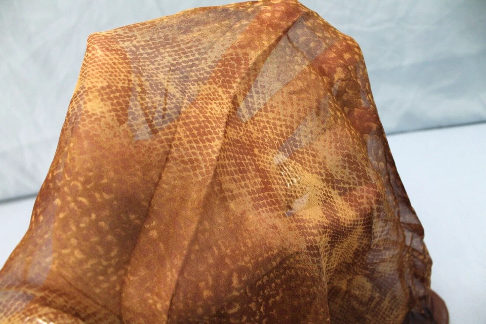 全新带标签 ELLEN TRACY 棕色蛇皮印花方形 SHEER 丝绸 CHIFFON 围巾/发带 — 第 3/4 张图片