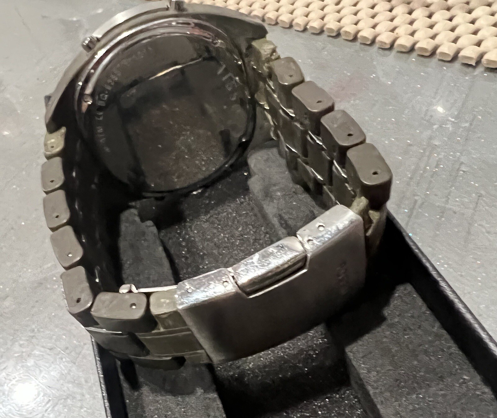 Fossil men's quartz,battery,water resistant & Analog used black watch