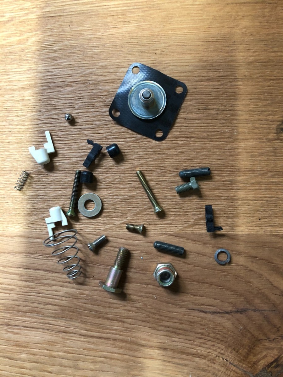 Kit Vis De Membrane Pour Pompe De Reprise Solex 35 Dita Disa 2 à 4 R16 - Référence 21253118, Neuf, Fabriqué En France