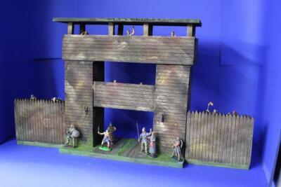 72401 Tor Eingang Karlsa mit Wall, zu 7cm Sammelfiguren, Fertigmodell , GMK