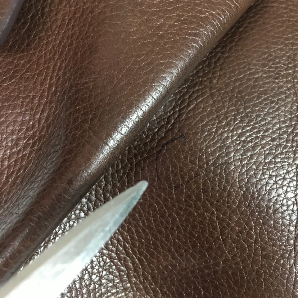 Bolso de Hombro Perlina Cuero Marrón Plisado Bolso de Mano Cartera Tono Dorado Hebilla Herrajes Foto 3 de 4