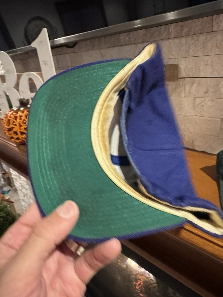 Lote de gorras gorras vintage de especialidades deportivas SnapBack Cavaliers Jazz Miami Foto 4 de 4