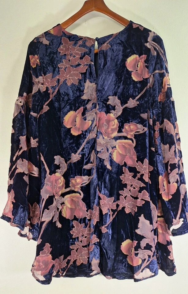 LOVERICHE Velvet Burnout Tunic Top Womens Sz M Floral Boho Lagenlook Boho Fairy - Image 2 of 4