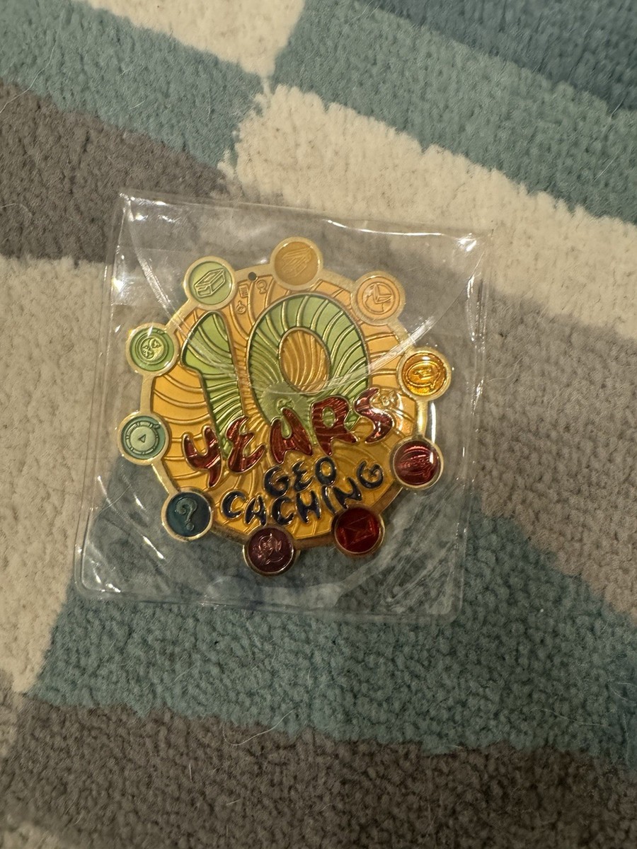 Lot Geocaching - 10 Peaux : Geocoins, Geopins, Support - CoinsAndPins - Neuf