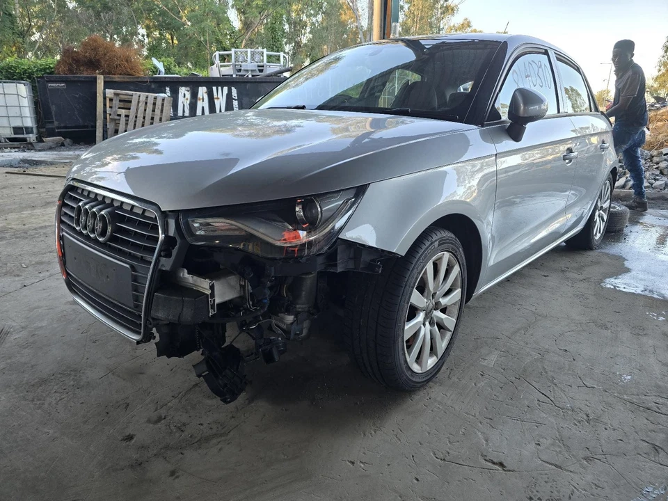 AUDI A1 2010-2014 LEFT HEADLAMP Hatchback  - image 3 of 4